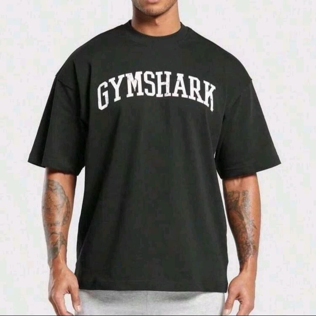 Pullover negro oversized con estampado frontal GYMSHARK