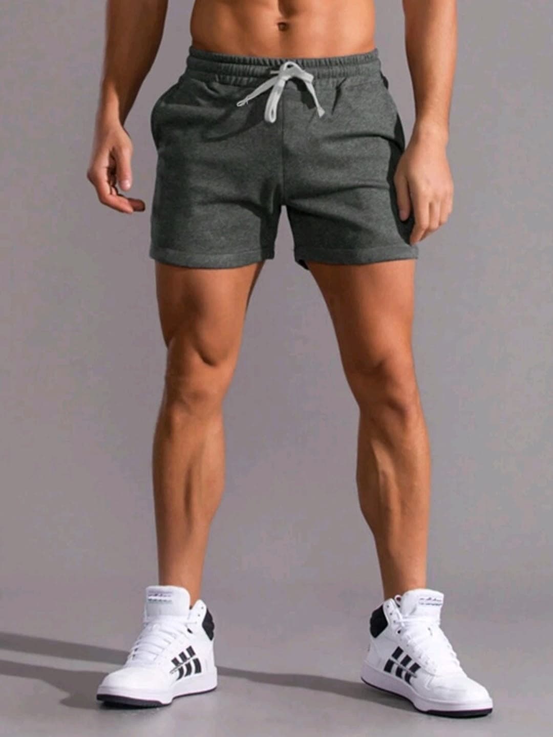 Short gris oscuro corto