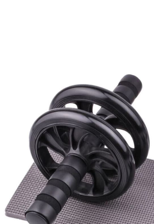 Rodillo para abdominales negro de dos ruedas